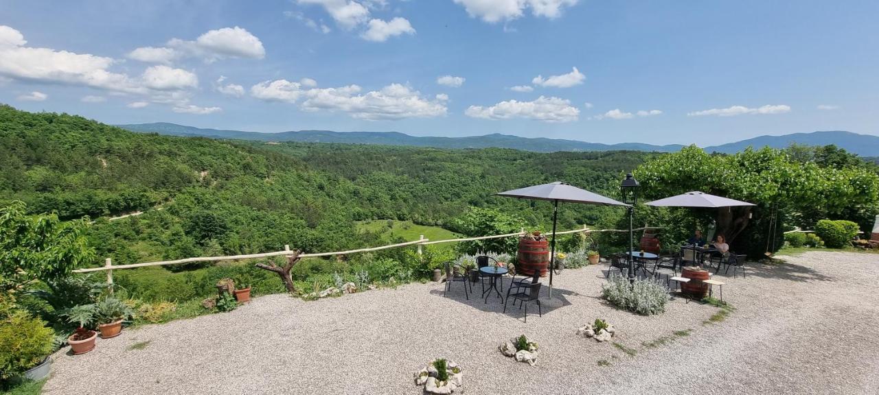 Apartment In The Smallest Town In The World Hum Экстерьер фото