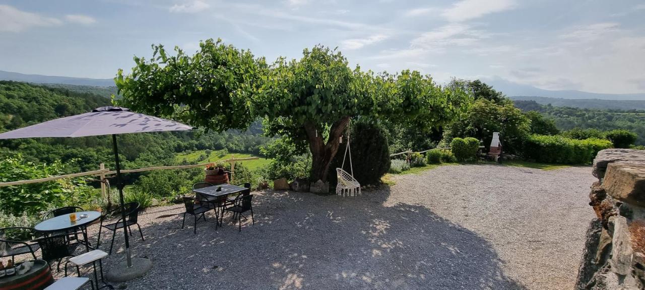 Apartment In The Smallest Town In The World Hum Экстерьер фото