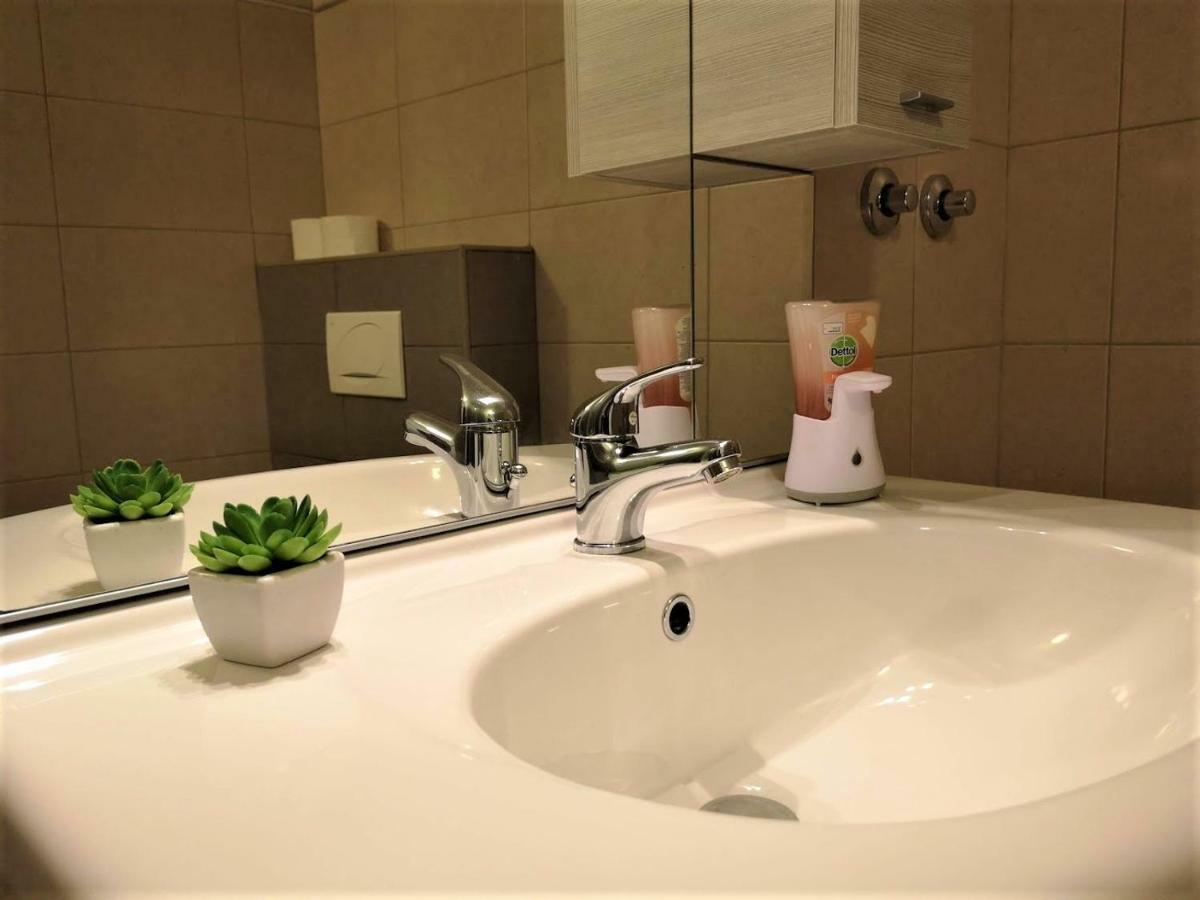 Apartment In The Smallest Town In The World Hum Экстерьер фото